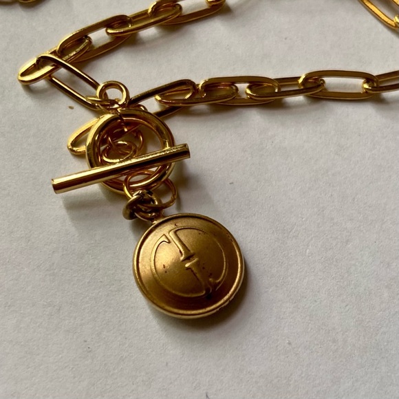 Gucci Gold Tone Charm with 18in Gold Plated Chain Necklace - Picture 3 of 8